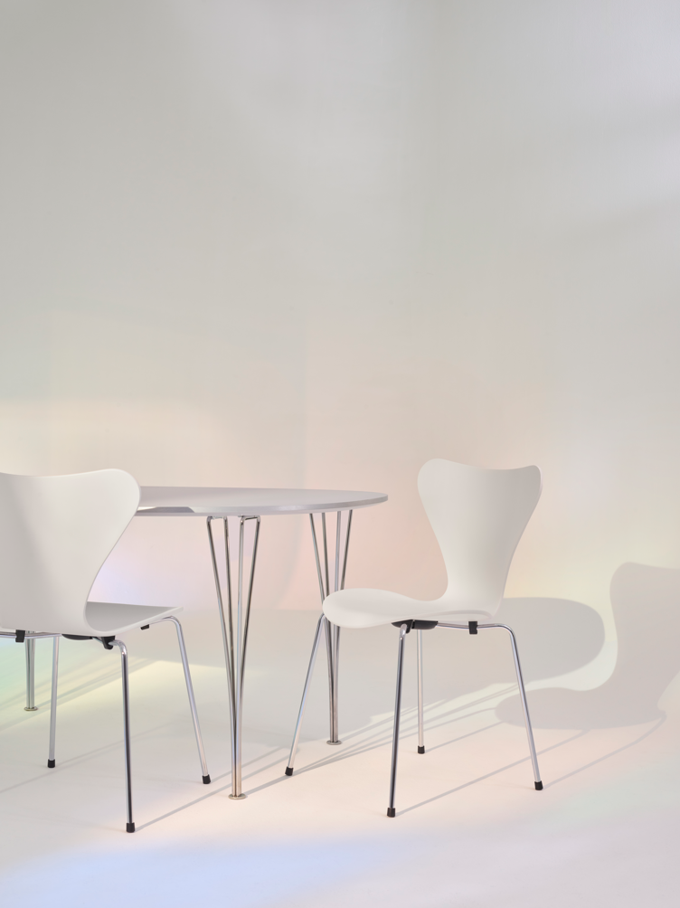 FRITZ HANSEN | SERIES7™ セブンチェア 7:14 AM