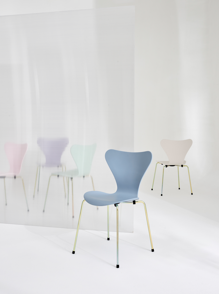 FRITZ HANSEN | SERIES7™ セブンチェア 7:14 AM