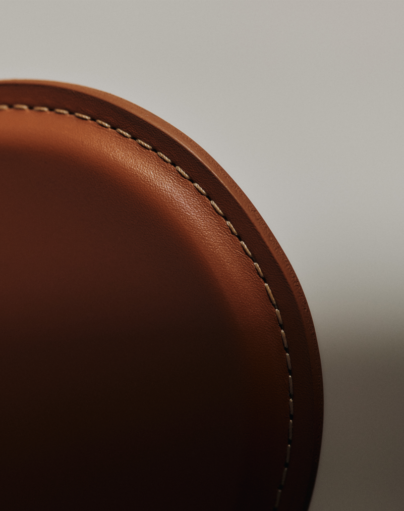 【70周年記念モデル】SERIES 7™ TAILORED(セブンチェア テーラード)/ ハーネスレザー(サドルブラウン)/ フルパディング