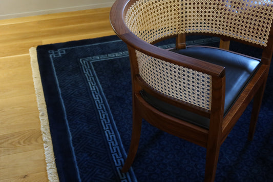 北欧家具と東洋の美の邂逅　Carl Hansen & Søn × MUNI CARPETS