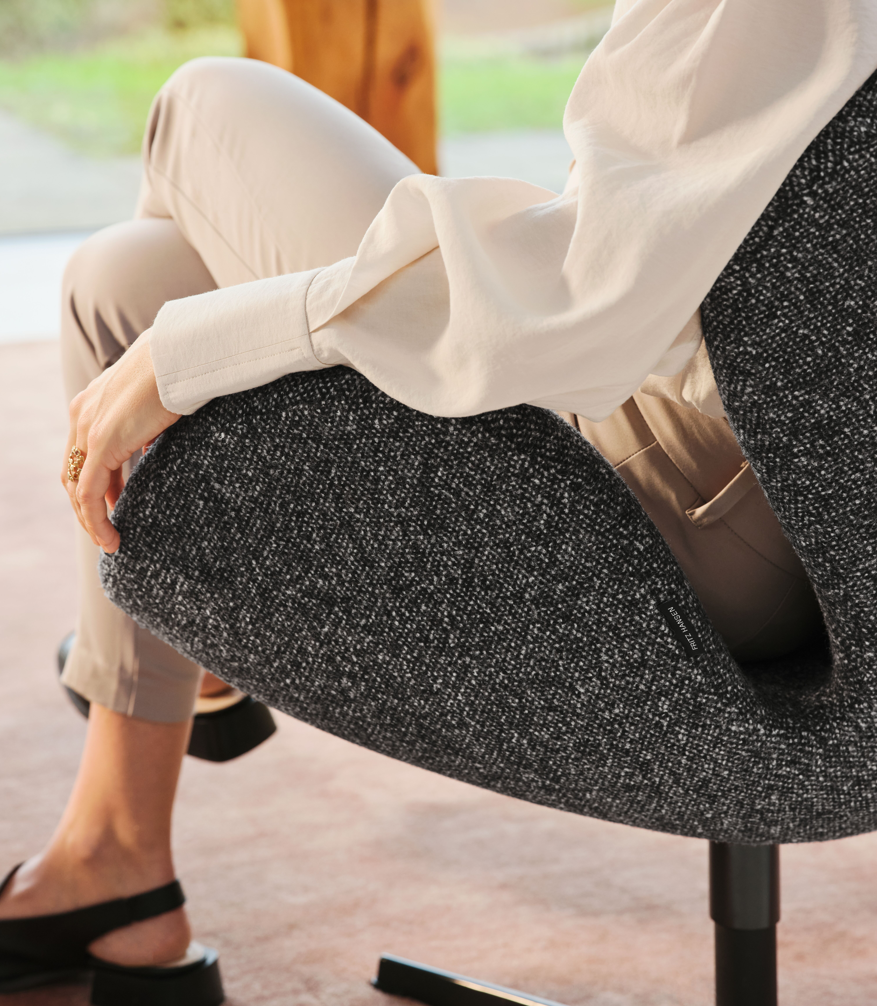 【日本国内在庫】SWAN CHAIR スワンチェア