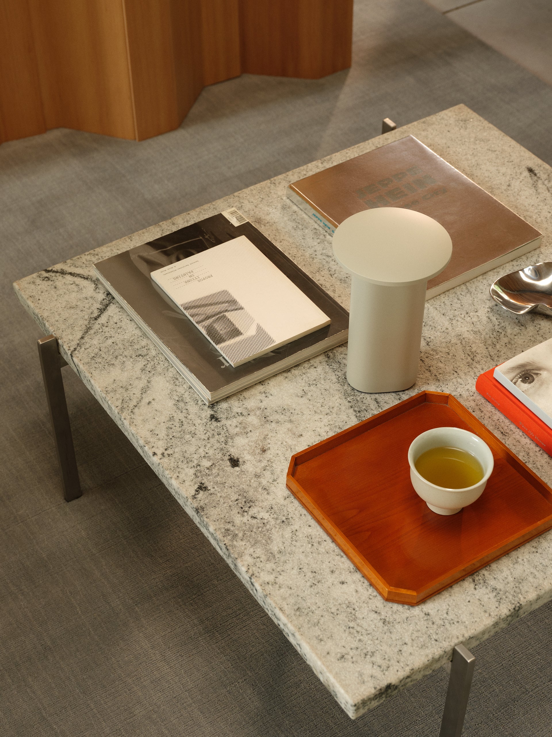 FRITZ HANSEN | PK61™ コーヒーテーブル | 御影石（ロール仕上/グレー
